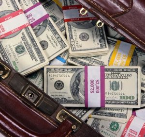 Найбільше готівки вдома тримають закарпатські чиновники