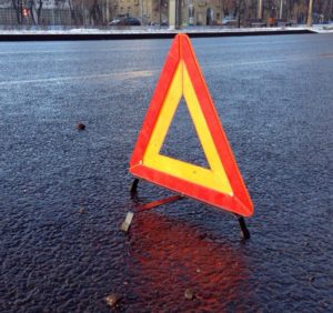 На Свалявщині перекинулася вантажівка з пивом: водій та його напарник були п’яні