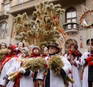 Повертаємось до традицій — прикрашаємо на свята дідух