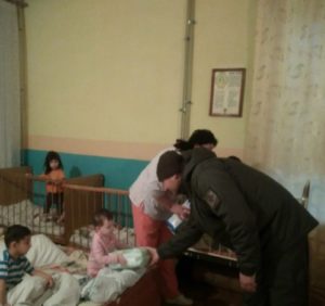 Чопські прикордонники відвідали з подарунками дитячий будинок у Сваляві