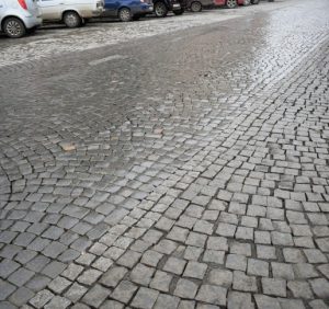 В Ужгороді зірвали строки ремонту доріг. З якістю також є проблеми