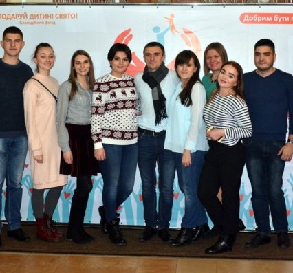 Запальна «Ватага», танці, жарти й цікаві побачення – в ім’я благодійності (ВІДЕО)