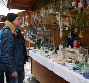 Новорічно-різдвяний ярмарок уже розпочався в Ужгороді