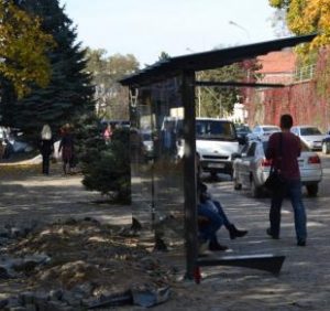 Автозупинки в Ужгороді продають за підозрілими схемами