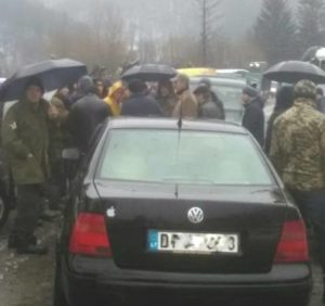 На Тячівщині громада перекрила дорогу розбиту лісовозами (фото)