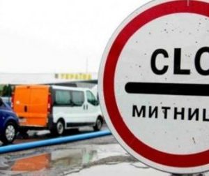 Довжелезні черги на кордонах – сотні вантажівок (ВІДЕО)