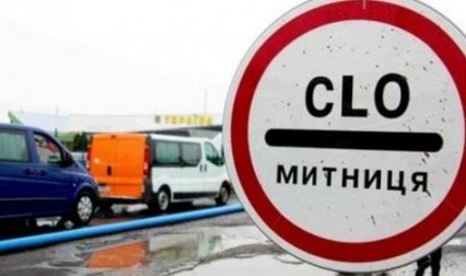 Довжелезні черги на кордонах – сотні вантажівок (ВІДЕО)