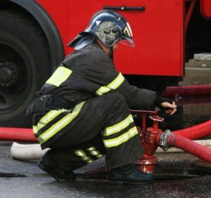 В Мукачеві вогнеборці ліквідували пожежу у багатоповерхівці
