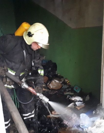 В Ужгороді рятувальники ліквідували пожежу в 16-поверхівці