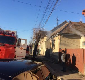 В Мукачеві вогнеборці ліквідували пожежу в житловому будинку