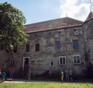 Сент-Міклош: як художник перетворив замок в успішний проект