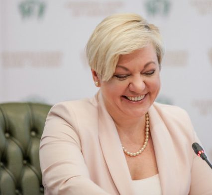 Гонтарева помогла Януковичу вывести 1,5 миллиарда долларов – СМИ
