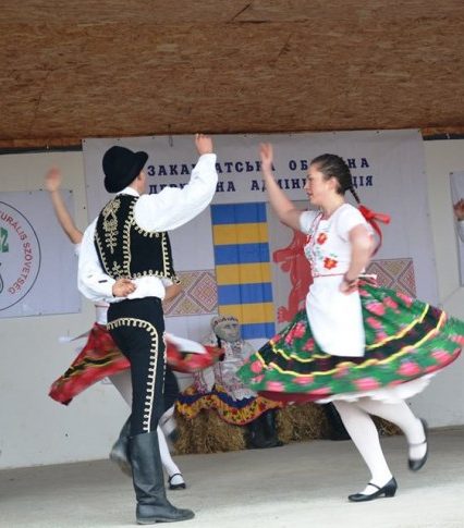 Рульки, гурки, смаженина, боґрач – на Закарпатті відгуляв Міжнародний фестиваль гентешів