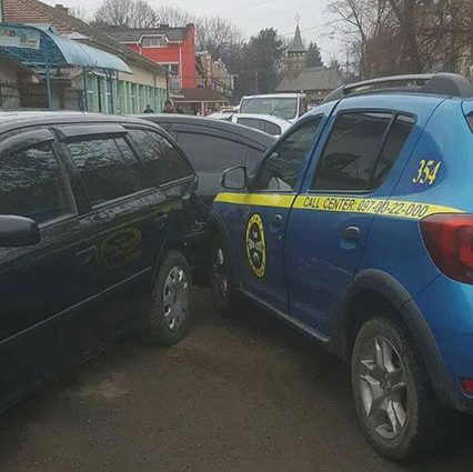 В Ужгороді авто служби охорони врізалось у дві припарковані машини