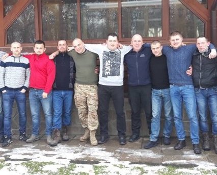 Ужгородські ветерани АТО на Водохреща пірнали у води Ужа (відео)
