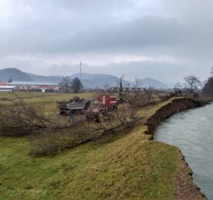 На Закарпатті вода розмила дамби двох річок (ФОТО, ВІДЕО)