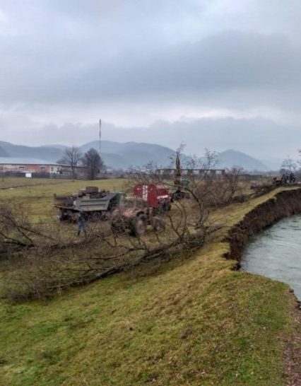 На Закарпатті вода розмила дамби двох річок (ФОТО, ВІДЕО)