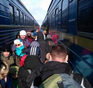На Рахівщині подорожуючі залізницею наражаються на смертельну небезпеку (фото)