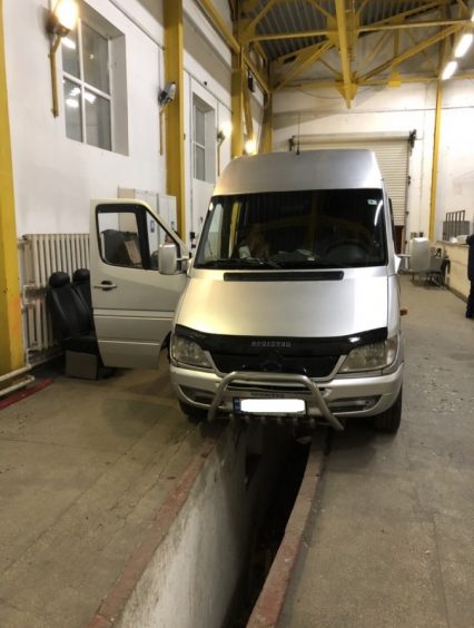 Партію контрабандних цигарок виявили прикордонники на українсько-угорському кордоні