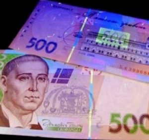 Західну Україну «засипали» фальшивими грошима. Як не стати жертвою (ВІДЕО)