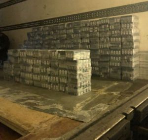 Близько 26 тисяч пачок сигарет виявили під бочками з медом у вантажівці на Закарпатті