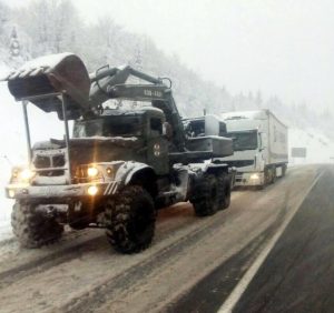 Рятувальники ліквідовують наслідки ускладнення погодних умов на Закарпатті
