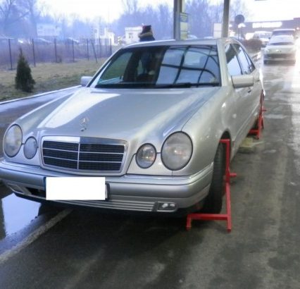 Викрадений в Італії «Мерседес» прикордонники затримали на Закарпатті