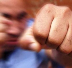 На Закарпатті юнаку розбили голову. Поліція затримала нападника