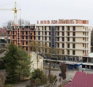 В історичній частині Ужгорода ведеться самовільне будівництво багатоповерхівки (ФОТО)