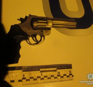 В Ужгороді поліція зупинила озброєного іноземця (ФОТО)