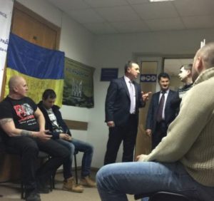 В приймальні Ужгородського мера на ніч залишилися атовці та громадськість (відео)