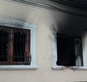 В соцмережах стверджують, що угорський офіс в Ужгороді було підірвано (фото)