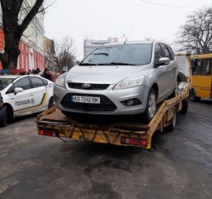 Поліція з евакуатором полюватиме на недобросовісних водіїв в Ужгороді (ВІДЕО)