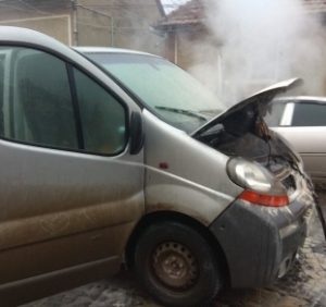 В Мукачеві на ходу загорівся мікроавтобус