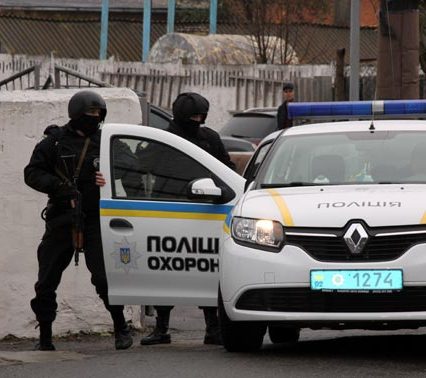Поліцейські охорони затримали трьох магазинних крадіїв