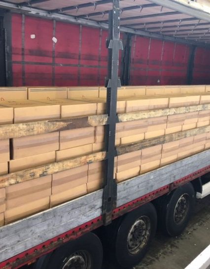 На Закарпатті виявили понад 600 ящиків сигарет, які ввозили в Україну з порушенням