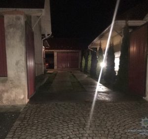 Невідомі влаштували вибух під будинком закарпатця. Без жертв