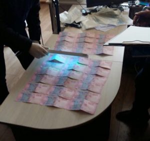 У Волівці посадовець брав хабарі за позачергове отримання біометричних паспортів