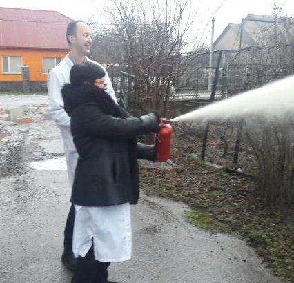 На Ужгородщині рятувальники провели для медиків «пожежний» майстер-клас