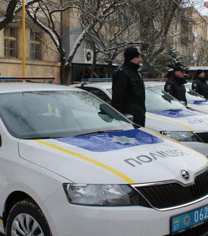 Автопарк поліції Закарпаття поповнився одинадцятьма новими автомобілями та автобусом (ВІДЕО)