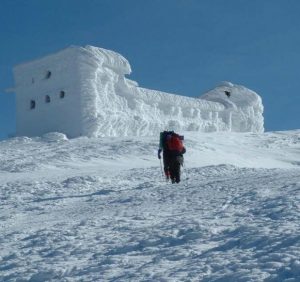В районі гори Піп Іван заблукало троє туристів. Один з них загинув