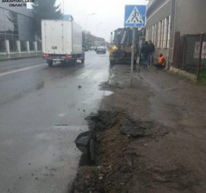 Ремонтні роботи на вулиці Гагаріна в Ужгороді провели із порушенням закону