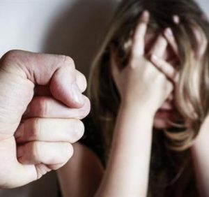 На Закарпатті поліція затримала зловмисника за підозрою у зґвалтуванні своїх неповнолітніх дочок
