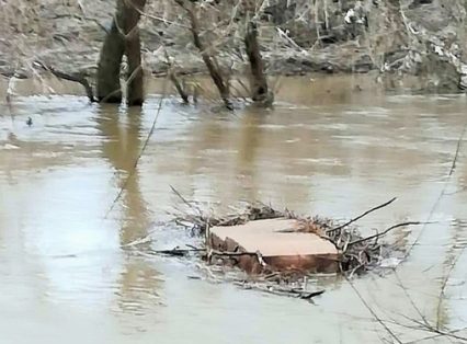 У Словаччині прикордонники виловили з річки контрабанду, яка припливла із Закарпаття