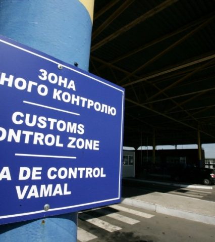 Закарпатські митники вилучили причеп через невідповідність документів