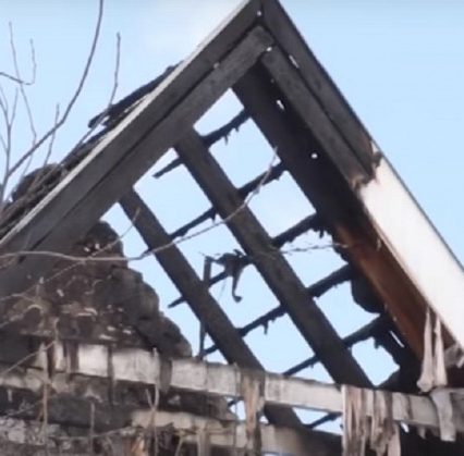 В Ужгороді вночі горів житловий будинок. Постраждав власник (ВІДЕО)