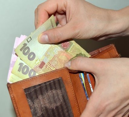 9% зарплати – стільки коштує українцю один похід в магазин