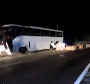 На Воловеччині автобус з туристами потрапив у ДТП. Є постраждалі