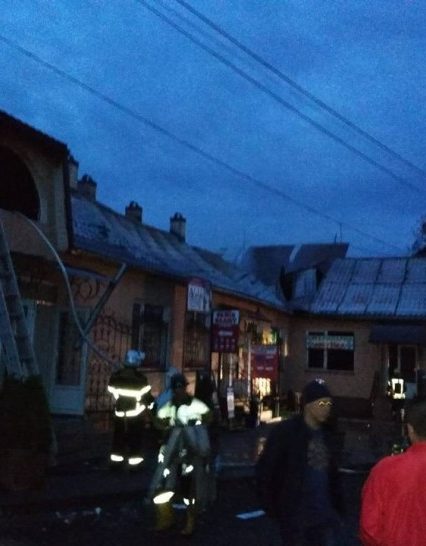 Тячівські вогнеборці ліквідували пожежу в магазині