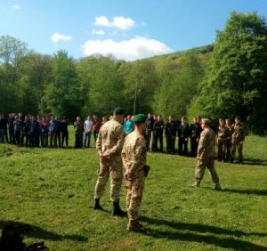 Школярів Березнянщини навчали стрільбі з автоматів